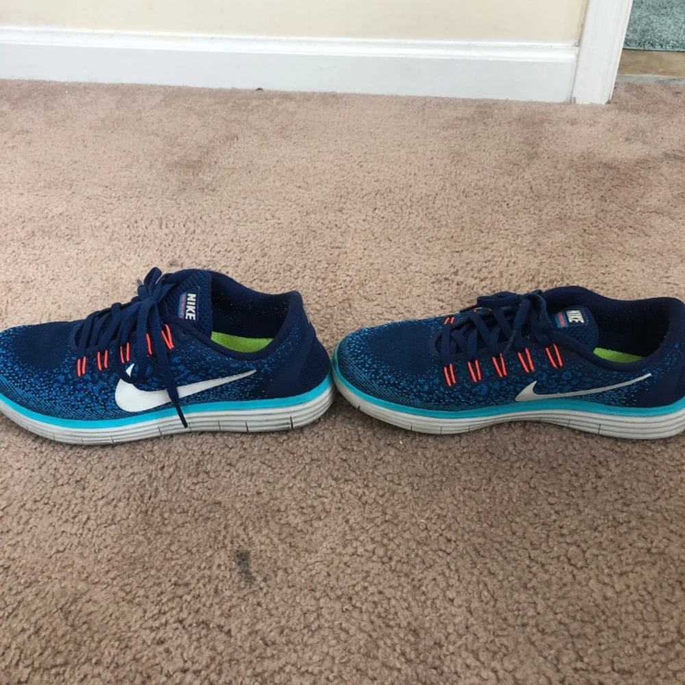 Nike women’s free run size 8